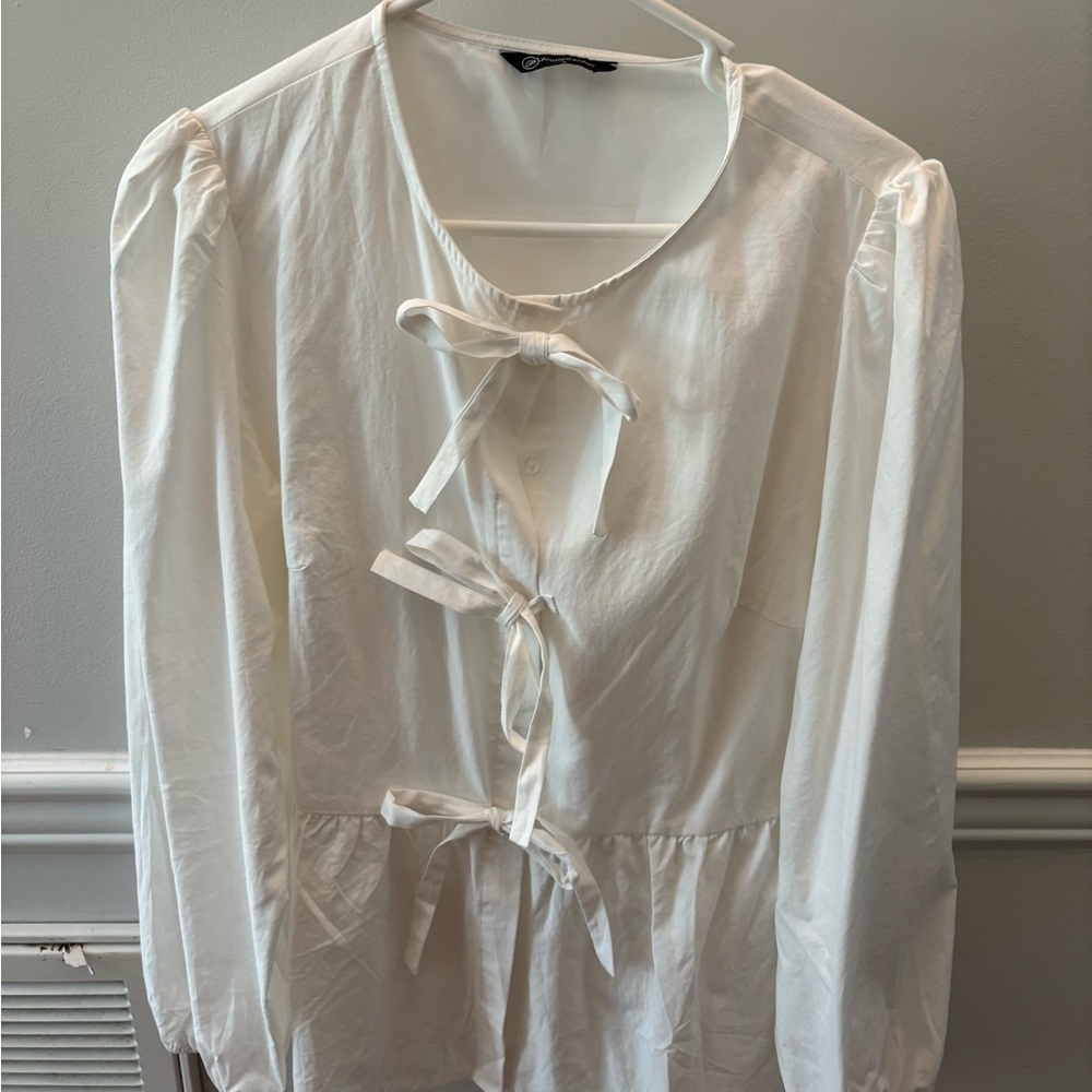 Chic White Bow-Accent Blouse